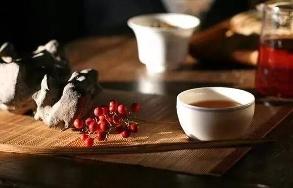 茶香悠长，在宁静中翩翩起舞宛若