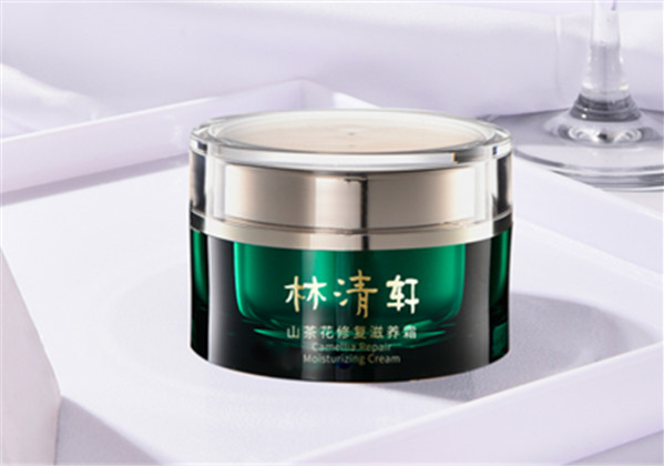 秋冬养肤有道，让山茶花拯救你的
