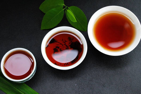 茶汤甜醇浓稠,入口爽滑,普洱茶