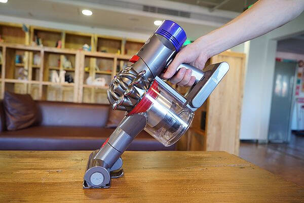 黑科技新品 ——戴森 v8无绳吸尘器 使用体验