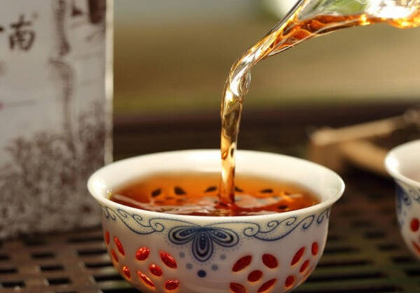 一杯好茶，滋味浓醇滑口，与朋友