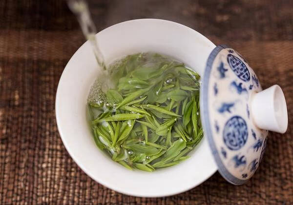 一杯绿茶，一口袅袅清爽生津益气