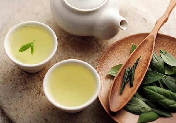 一杯绿茶，一口袅袅清爽生津益气