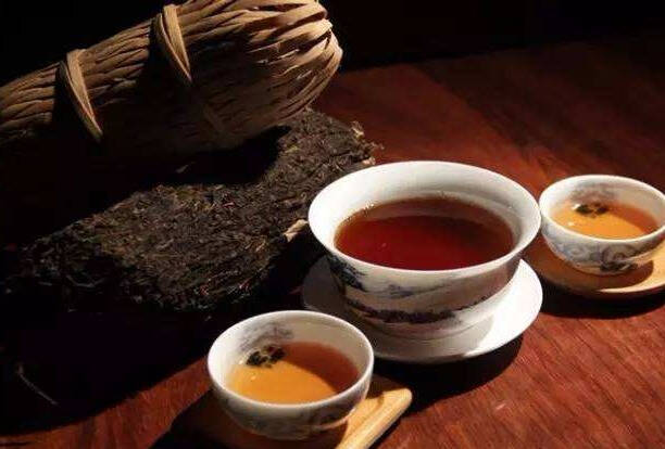 荷叶等待黑茶开启清新，黑茶静候