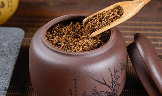 茶作为中国的八雅之一，自古以来便在传统中烙上了厚重