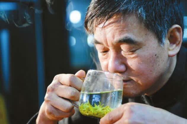 买回家的茶叶，一时之间喝不完，随意一放，会变味，严