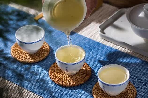 买回家的茶叶，一时之间喝不完，随意一放，会变味，严