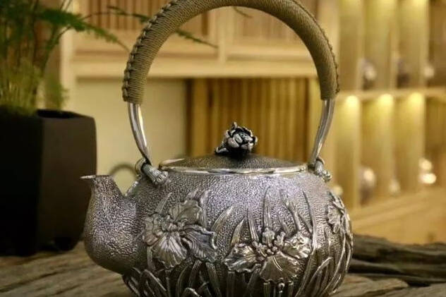 古人有“水为茶之母，器为茶之父”一说。煮水，泡茶，