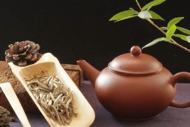 买回家的茶叶，一时之间喝不完，随意一放，会变味，严