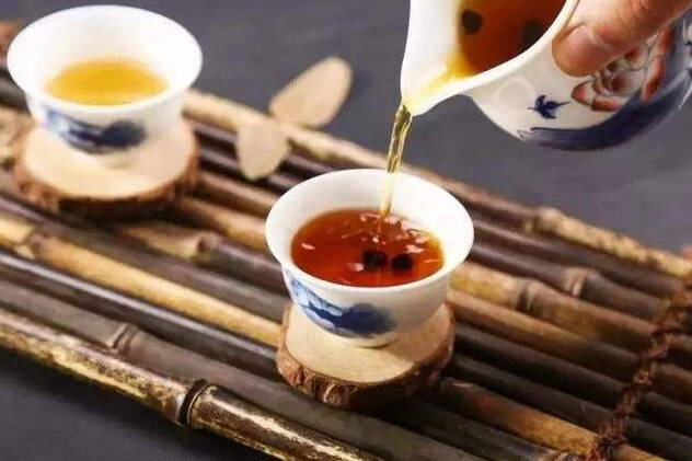 茶叶的保存期限依据茶叶种类不同、成长条件不平等，保