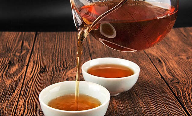 一杯茶汤品味沧桑，泡一壶清新爽