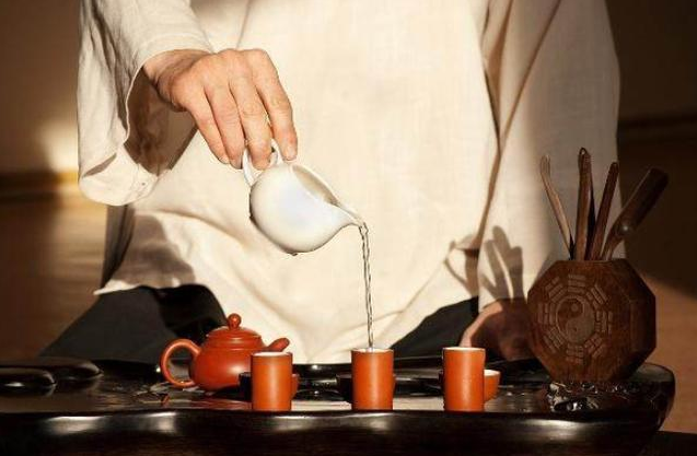 “茶米油盐酱醋茶”，茶亦是“开门七件事”。可以看出