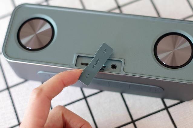 mifa a20立体声蓝牙音箱摸到了你想要细软!