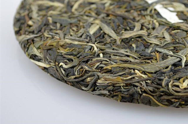 喝普洱茶，生茶和熟茶哪个更适合