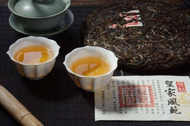 煮茶已经成为一种时尚，捡拾炭火