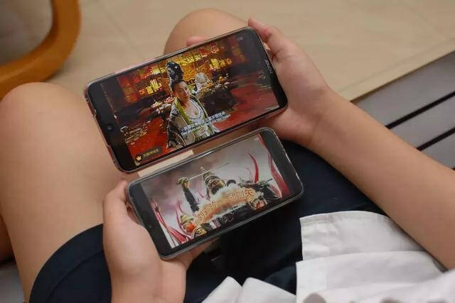 《李茶的姑妈》指定手机荣耀8X