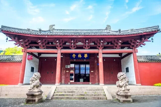 其建造手法在全国唐宋木构建筑中独具一格,叫华林寺