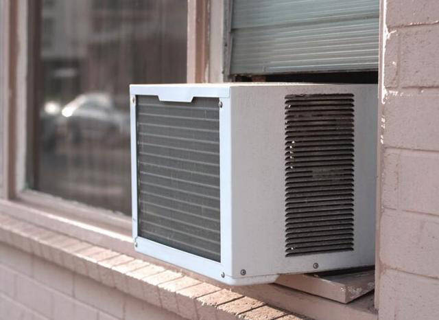 国内空调装分体式而国外都用窗式空调听完才知有多优越