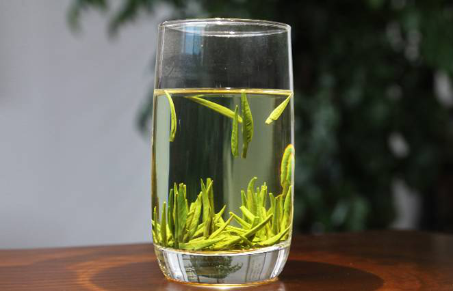 爱茶喝茶的人都知道，喝茶是分季节的，即“春花，夏绿