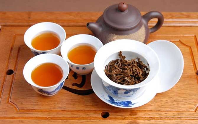 悠闲的午后，来一杯清香的红茶助