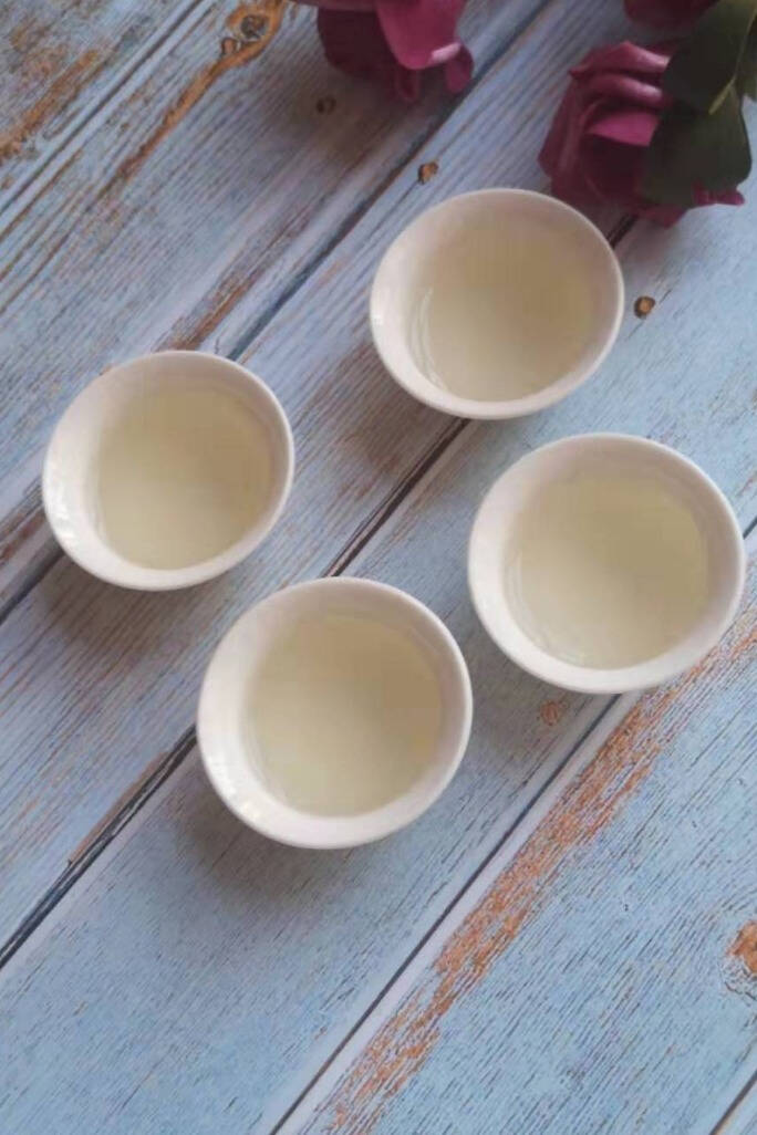 其实很多人是因为不爱喝白开水才渐渐爱上花茶，而我是