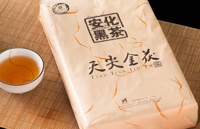 一杯茶汤品味沧桑，泡一壶清新爽