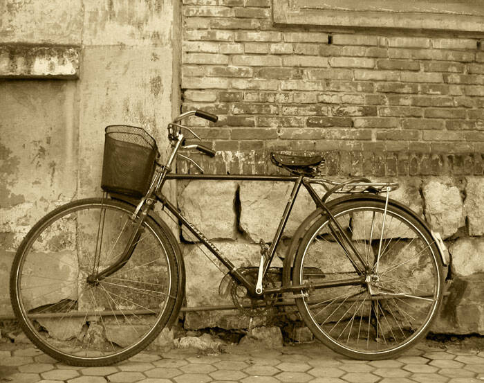 正文  说到童年的让我记忆最深刻的是我以前的那台凤凰牌老单车,90后