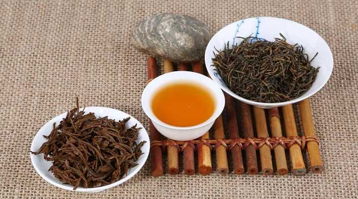 红茶中总是有很多的如灰尘般的毫