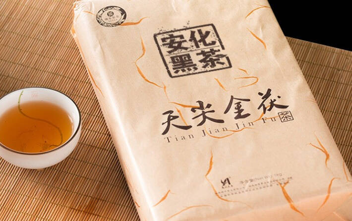 用料粗老的黑茶强化肠道，做身体