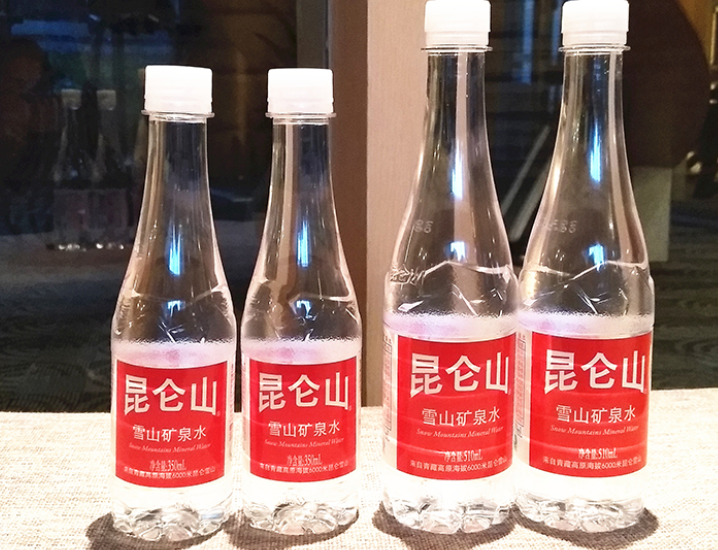 矿泉水和凉茶来交替，换换口味，