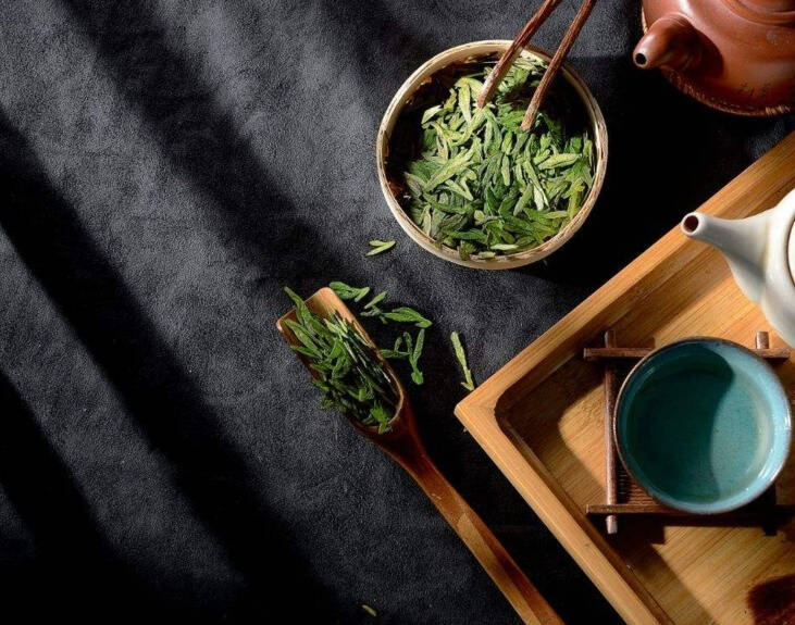 茶叶的保存期限依据茶叶种类不同、成长条件不平等，保