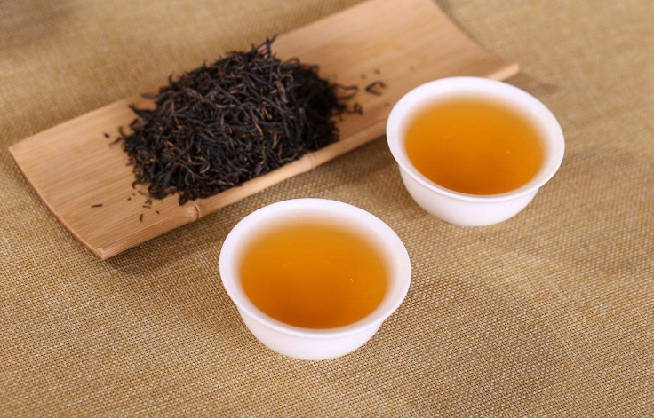 红茶中总是有很多的如灰尘般的毫