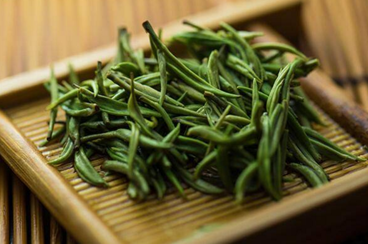 爱茶喝茶的人都知道，喝茶是分季节的，即“春花，夏绿