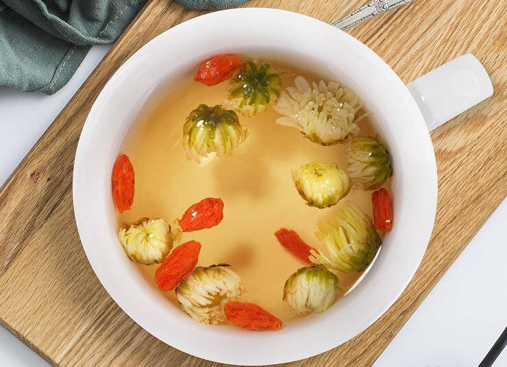 古有青梅煮酒论英雄，如今以茶品