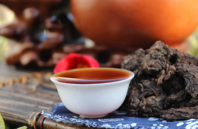 老茶头，属普洱熟茶。如大家知道的，普洱熟茶都是经过