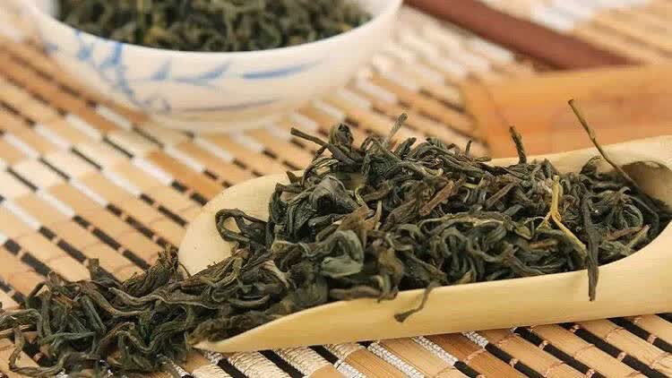 将烦闷的心暂寄在杯水茶间,来享