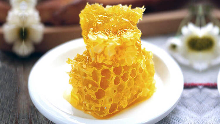 多喝蜂蜜好处多，蜂巢..