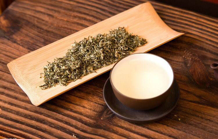 老茶客告诉你，喝茶时的涩感从哪