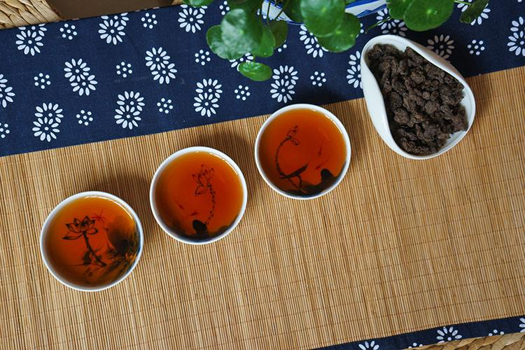 老茶头，属普洱熟茶。如大家知道的，普洱熟茶都是经过