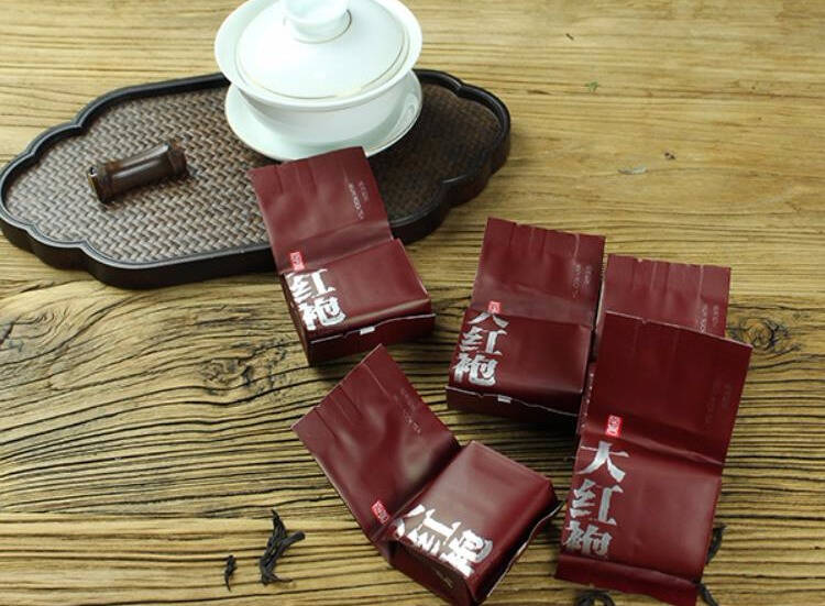沏一壶好茶，折几只小花生活也需