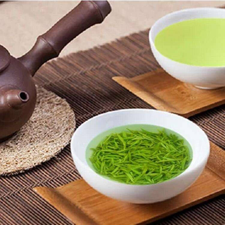 刚沏上一杯茶，闻了一下整个人都