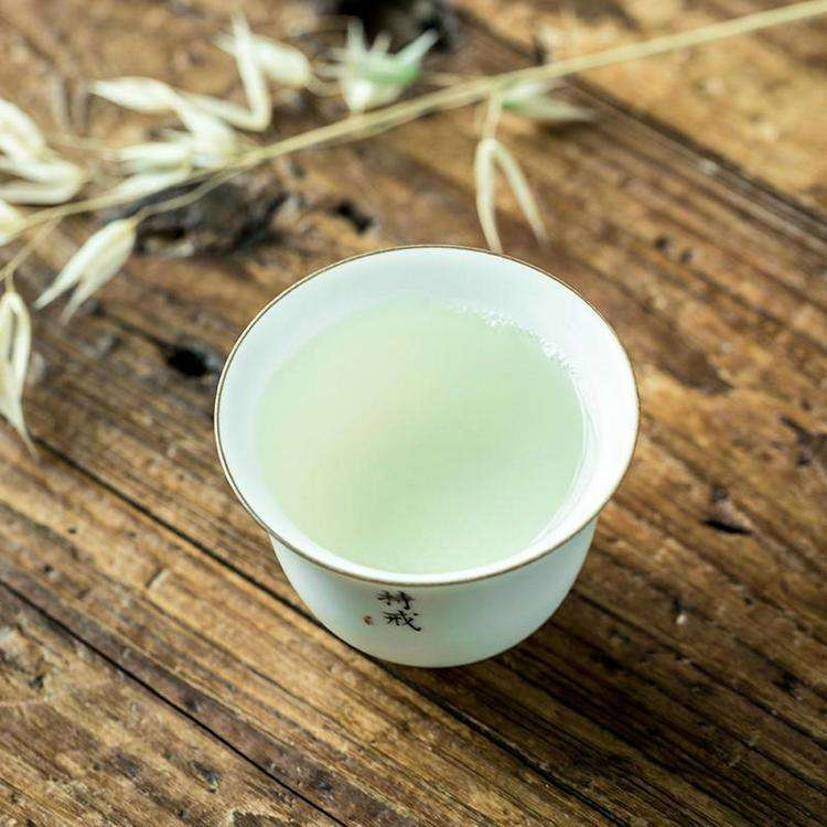喝茶是初始的覺悟，喝茶是萌芽的頓悟，喝茶也是靈魂的
