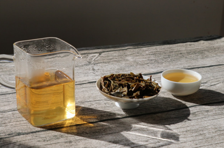 白茶是一種可以長時間保存的茶葉，與生普洱一樣，儲存