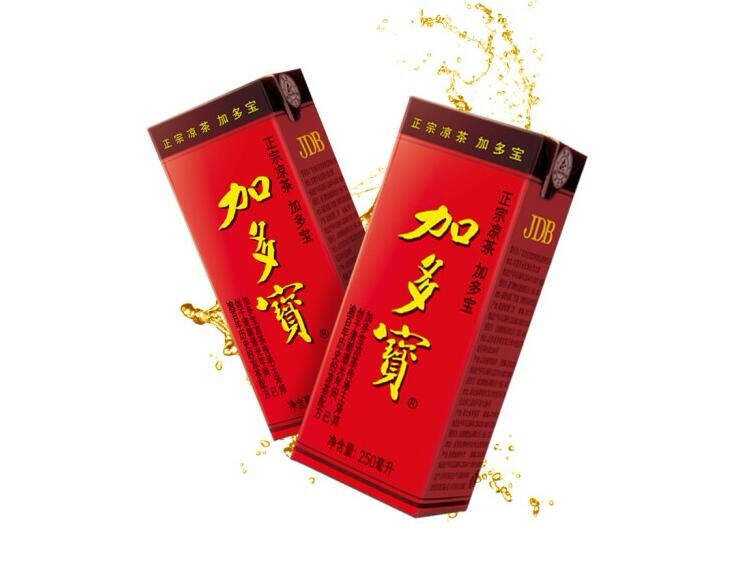 茶水啤酒与饮料，聚会餐桌上的小