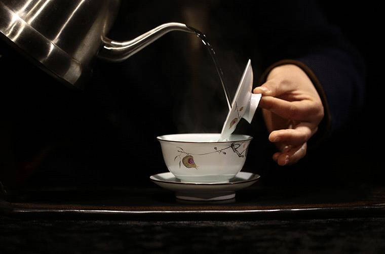 第一步：何时上茶  （1）如果是客人来访（家里或者