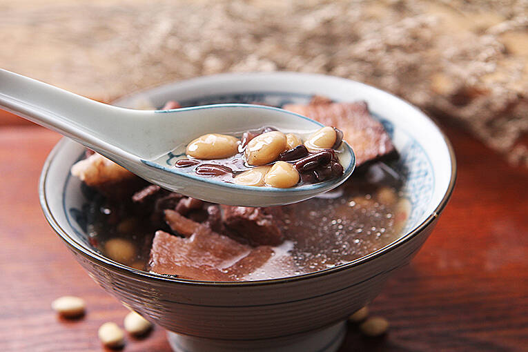 喝一碗双豆土茯苓猪骨汤,享受清爽春天!
