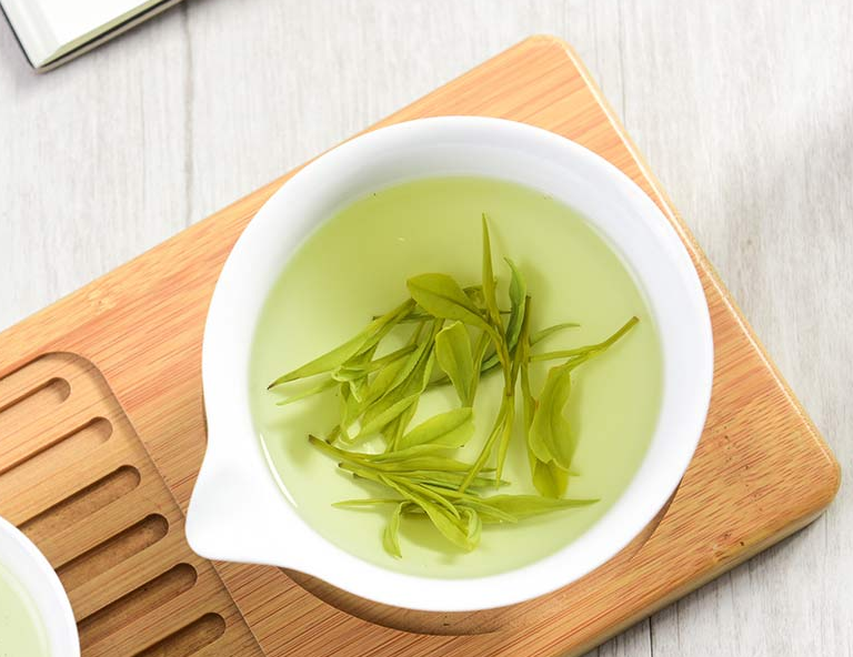 冬天气候干燥，尤其是年节期饮食