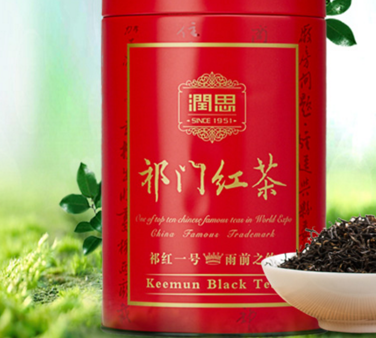 秋意浓，红颜知己在侧共饮一杯暖