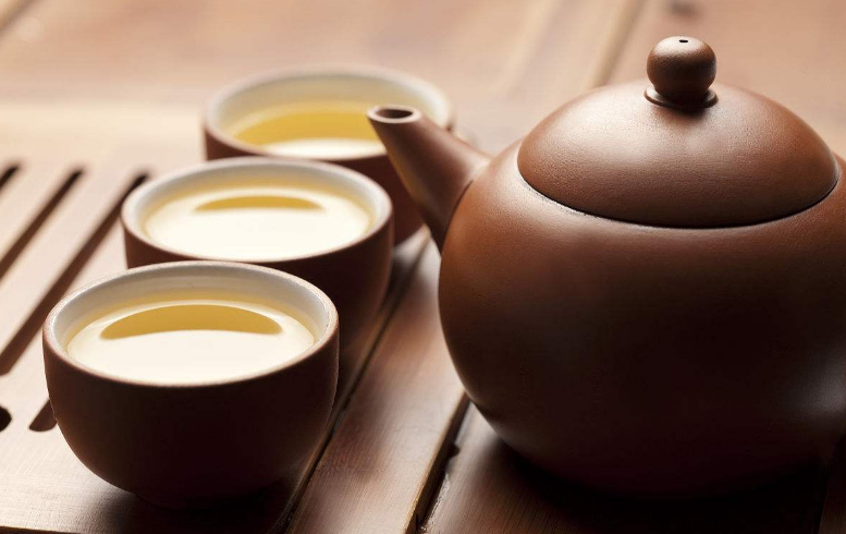 在品茗茶过程中，感受茶之味，体