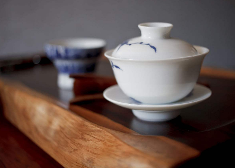 在品茗茶过程中，感受茶之味，体